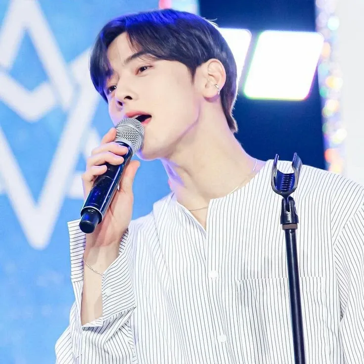 A moment captured by Eunwoo (ASTRO)'s fan