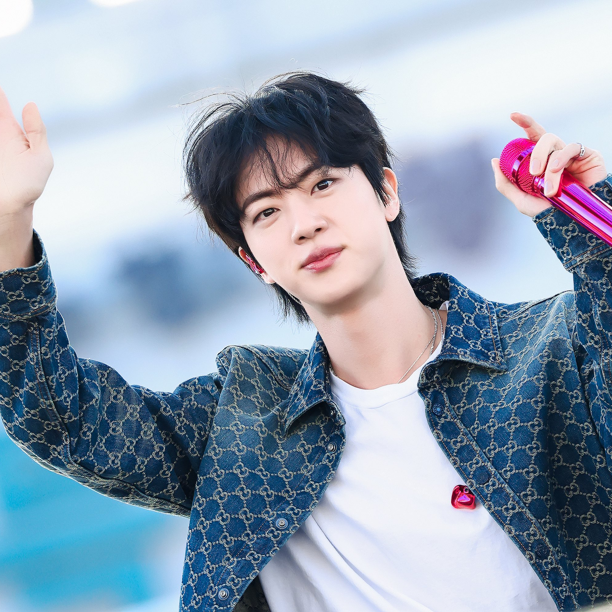 Foto aktivitas terbaru Jin (BTS)