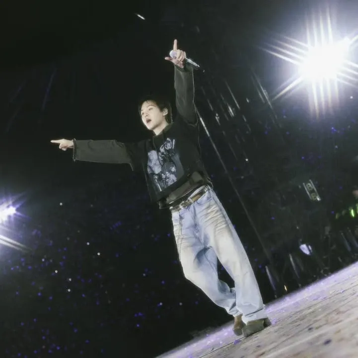 Foto aktivitas terbaru SUGA (BTS)