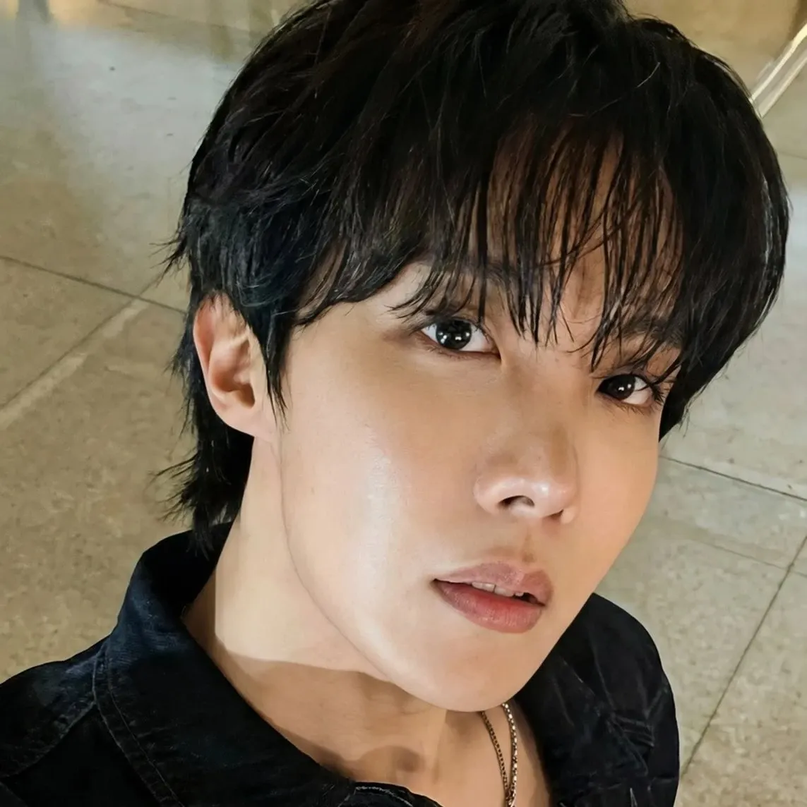 Momen yang diabadikan oleh penggemar j-hope (BTS)