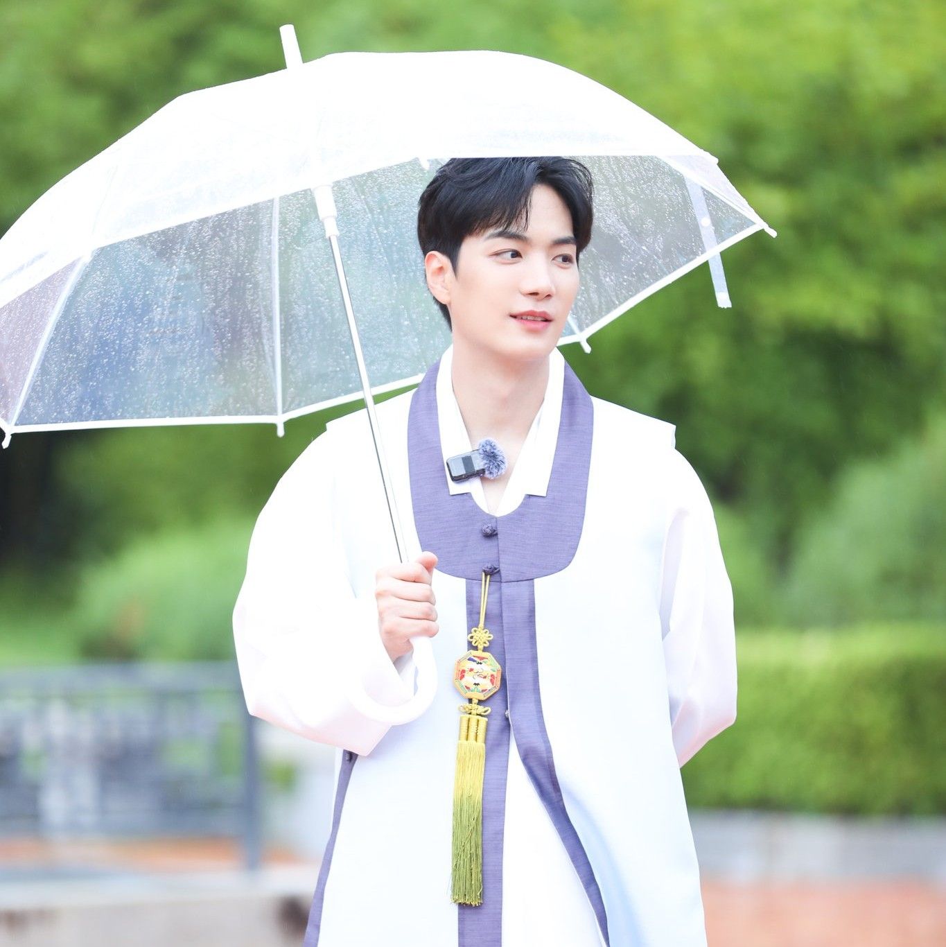 A moment captured by Kim Jonghyeon's fan