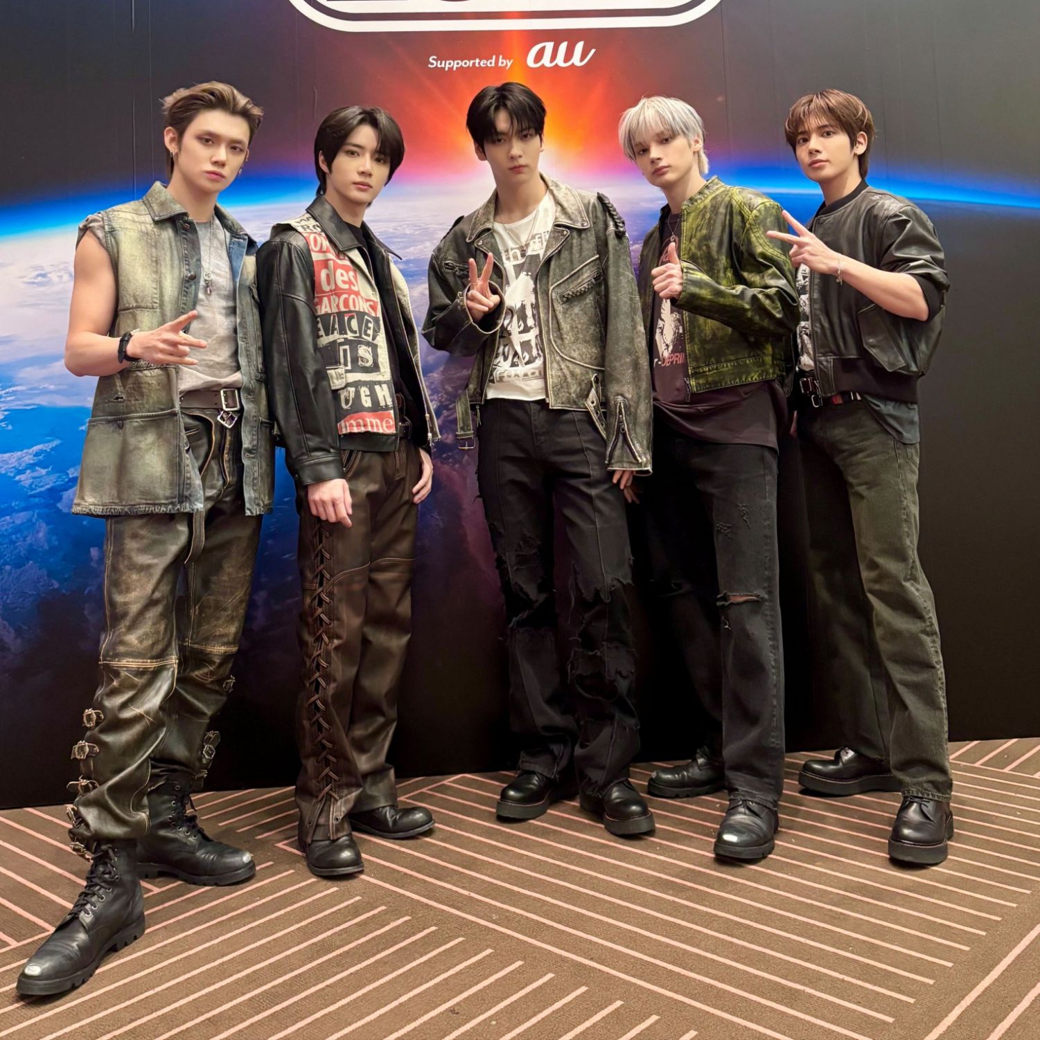 Foto aktivitas terbaru TOMORROW X TOGETHER