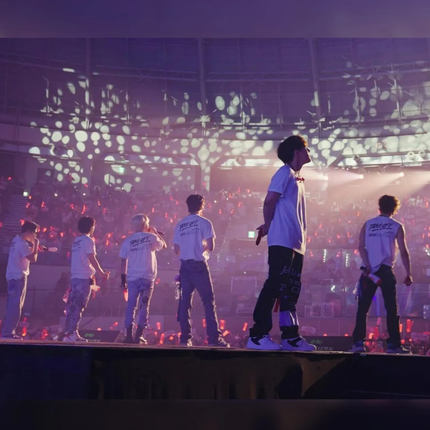 Behind-the-scenes cut of iKON