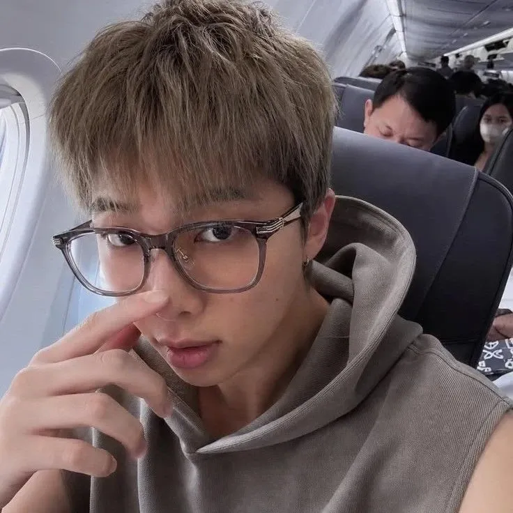 Behind-the-scenes cut of RM (BTS)