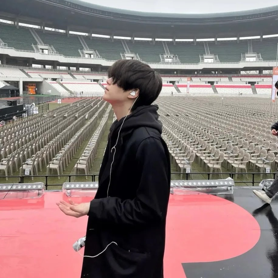 Latest photo of SUGA (BTS)