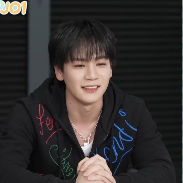 Recent activity shot of Mamehara Issei (JO1)