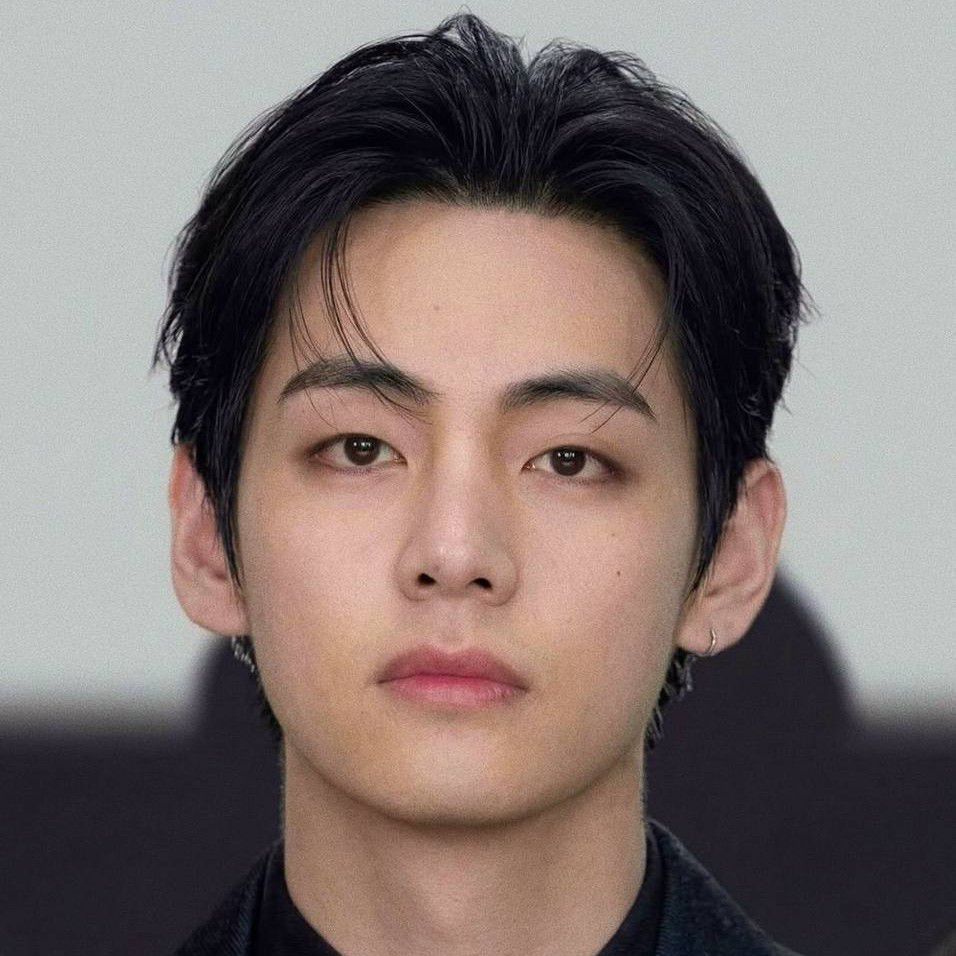 V (防彈少年團)的最新活動照片