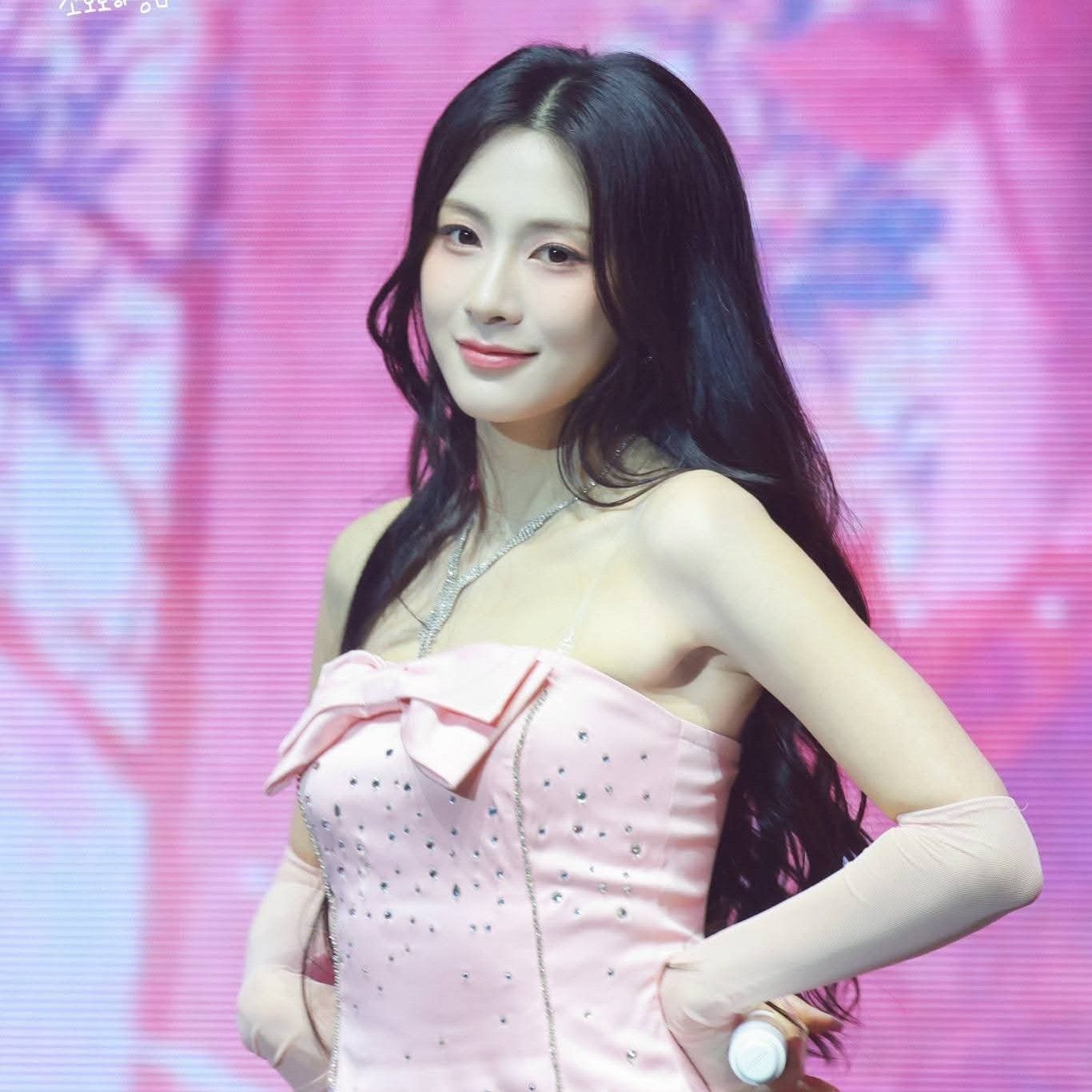 吴夏荣 (Apink)的最新照片