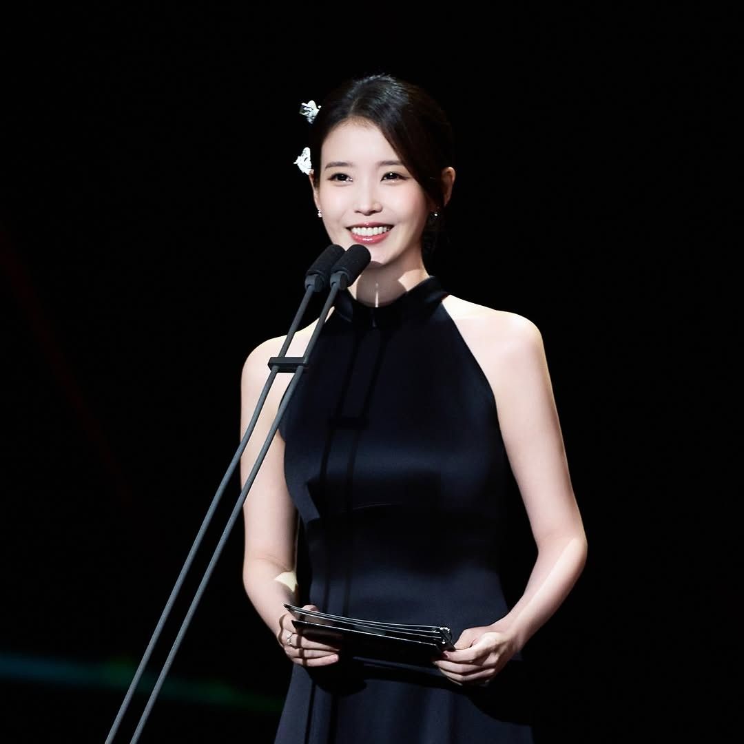 아이유 최근 활동샷