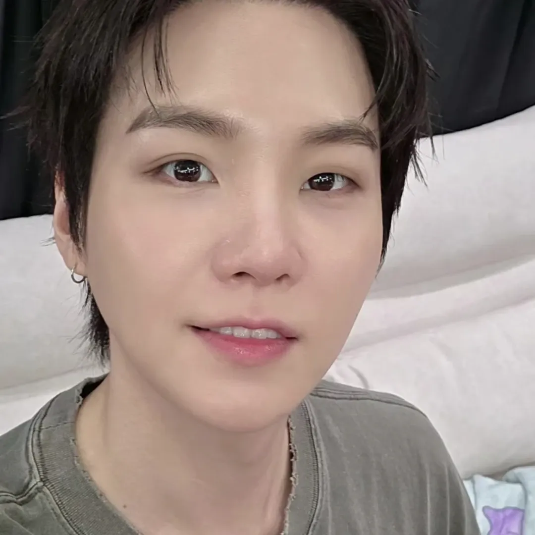 Foto aktivitas terbaru SUGA (BTS)