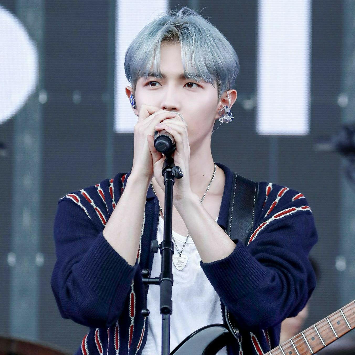 Potret di balik layar Kim Jaehwan