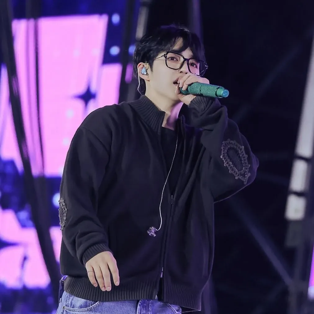 Recent activity shot of S.Coups (SEVENTEEN)