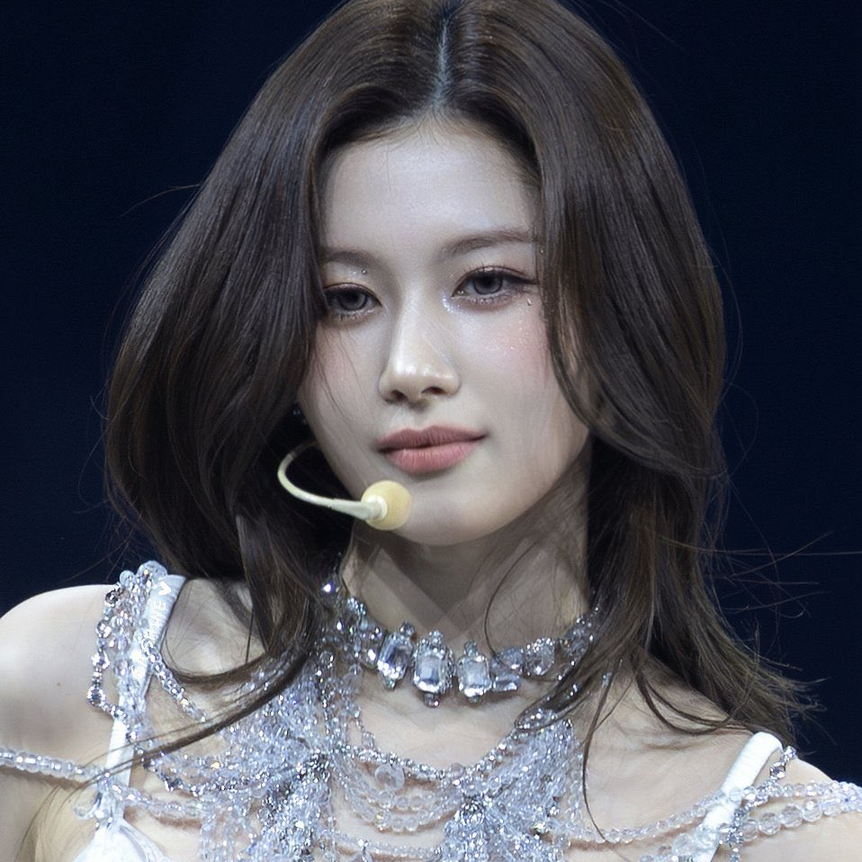 Sana (TWICE)的最新活動照片