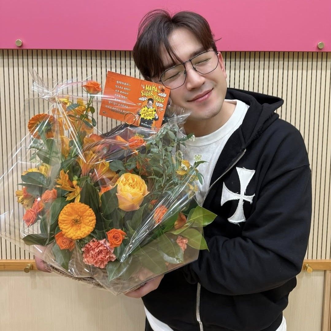 Behind-the-scenes cut of Lee Minwoo (SHINHWA)