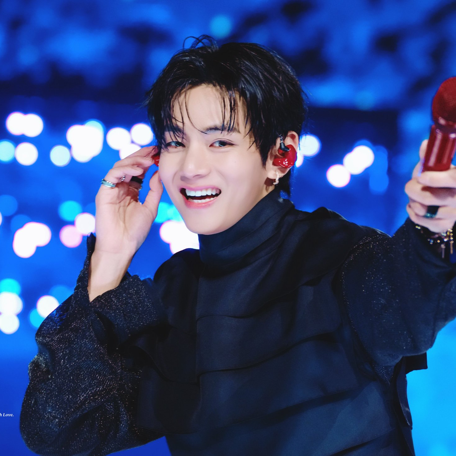 V (防弹少年团)的最新活动照片