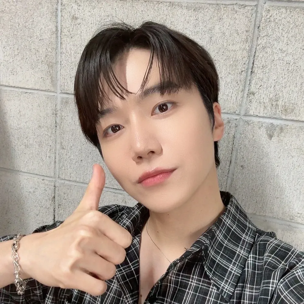 A moment captured by Jinho (PENTAGON)'s fan