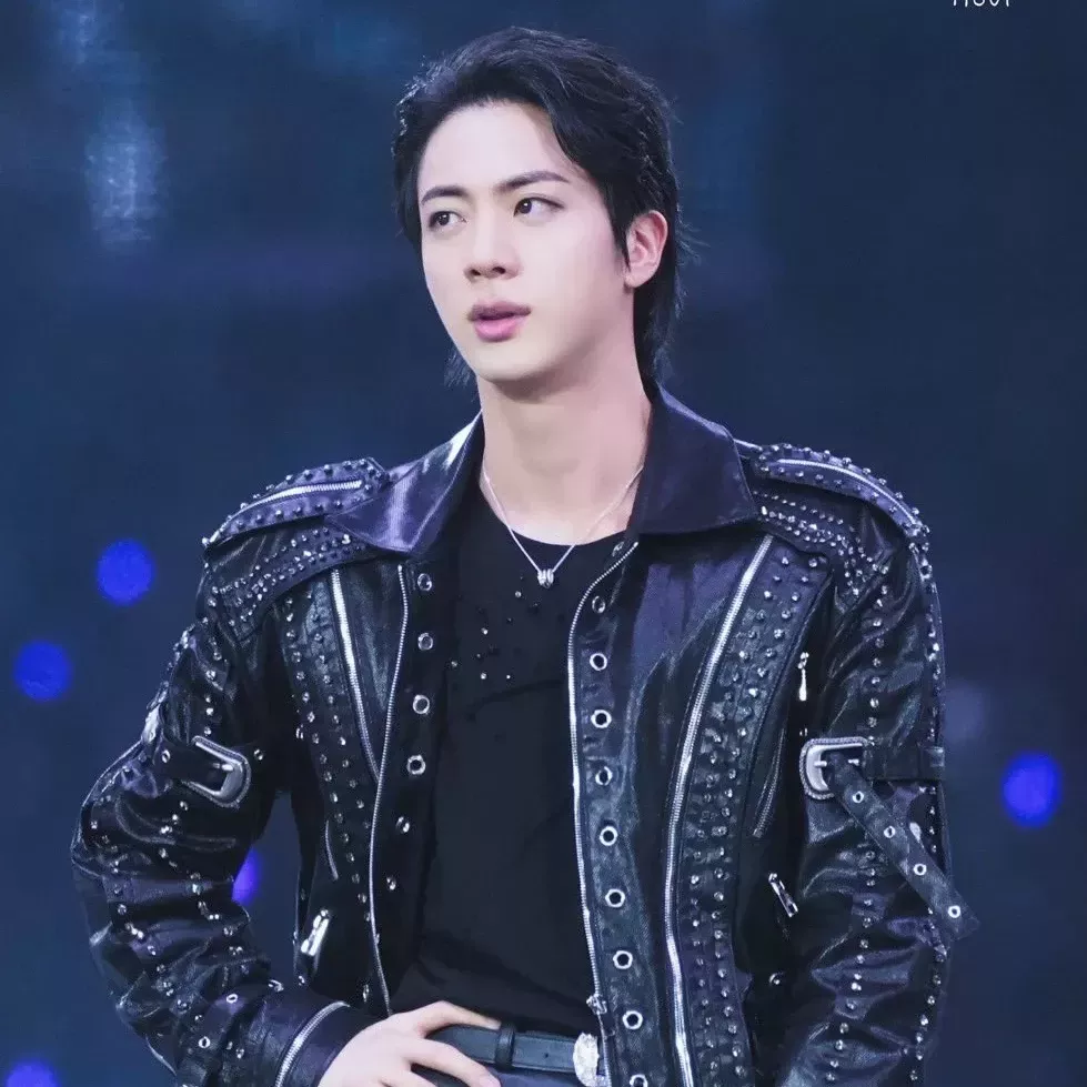 Momen yang diabadikan oleh penggemar Jin (BTS)