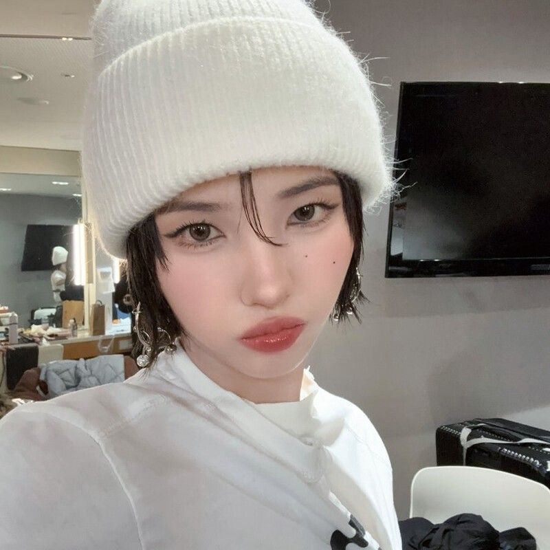 Latest photo of Soyeon (i-dle)