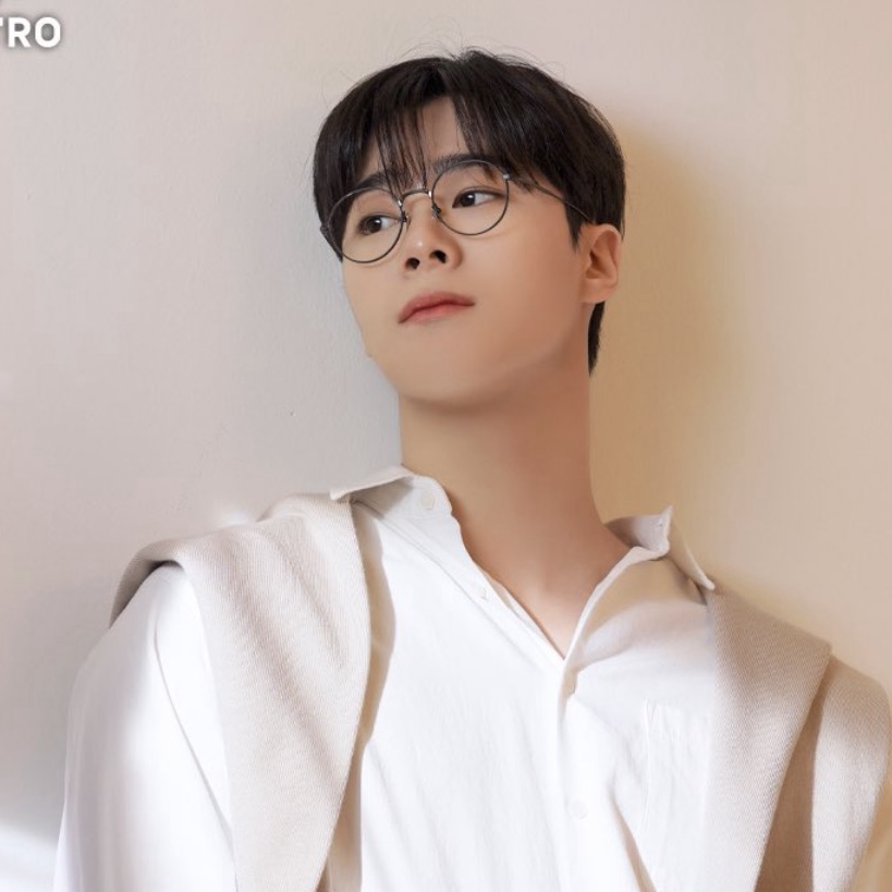 Latest photo of Moonbin (ASTRO)