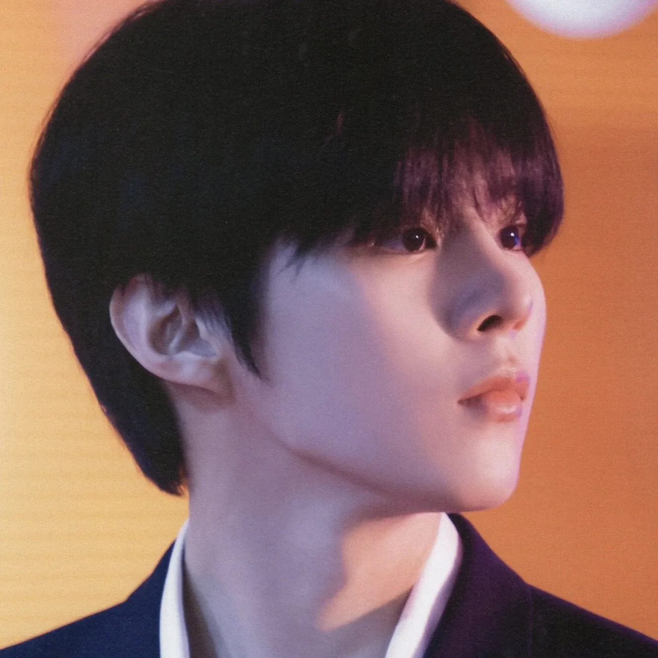 Behind-the-scenes cut of Kim Wooseok