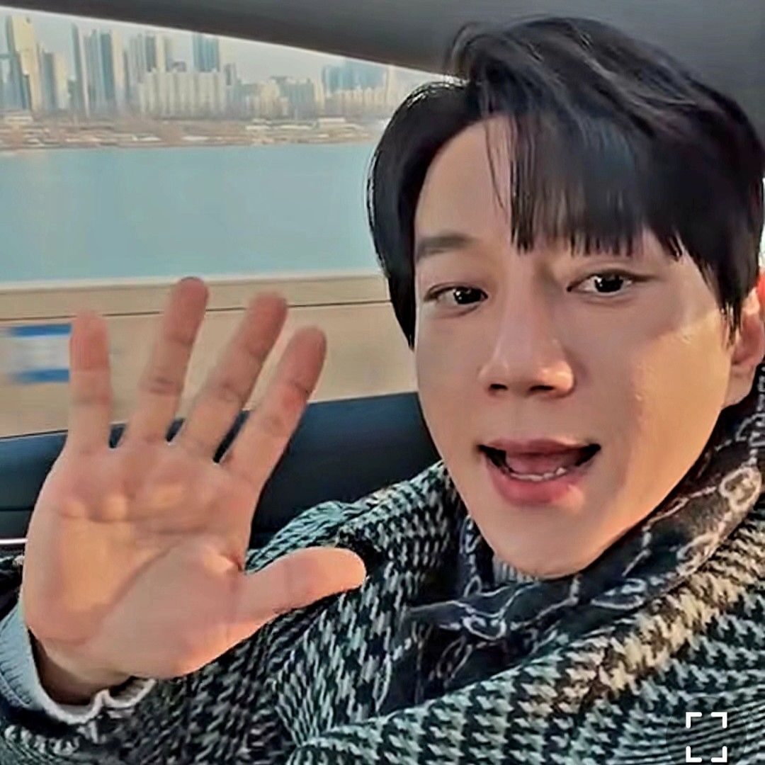 Recent activity shot of Hwang Chiyeol