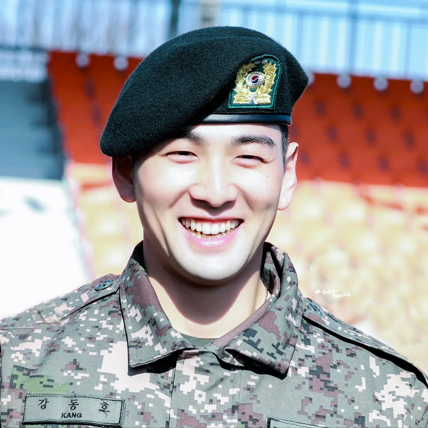 Behind-the-scenes cut of Baekho