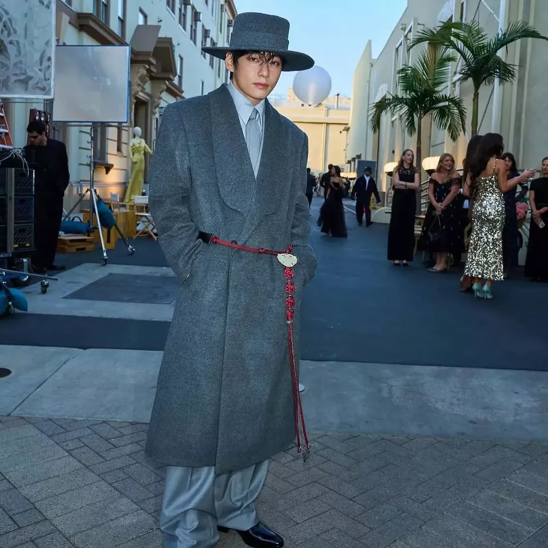 Foto aktivitas terbaru V (BTS)