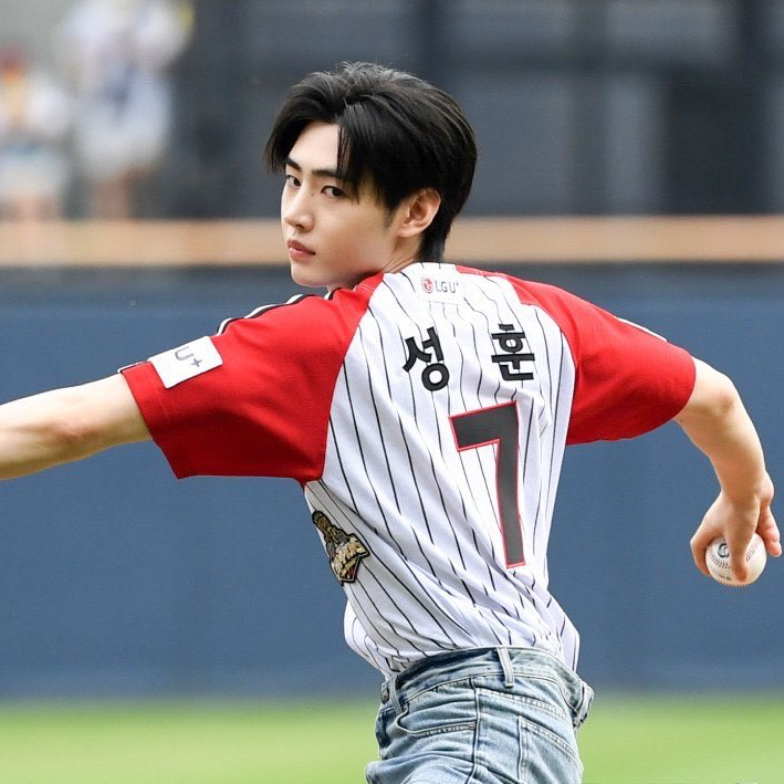 성훈 (ENHYPEN) 최근 활동샷