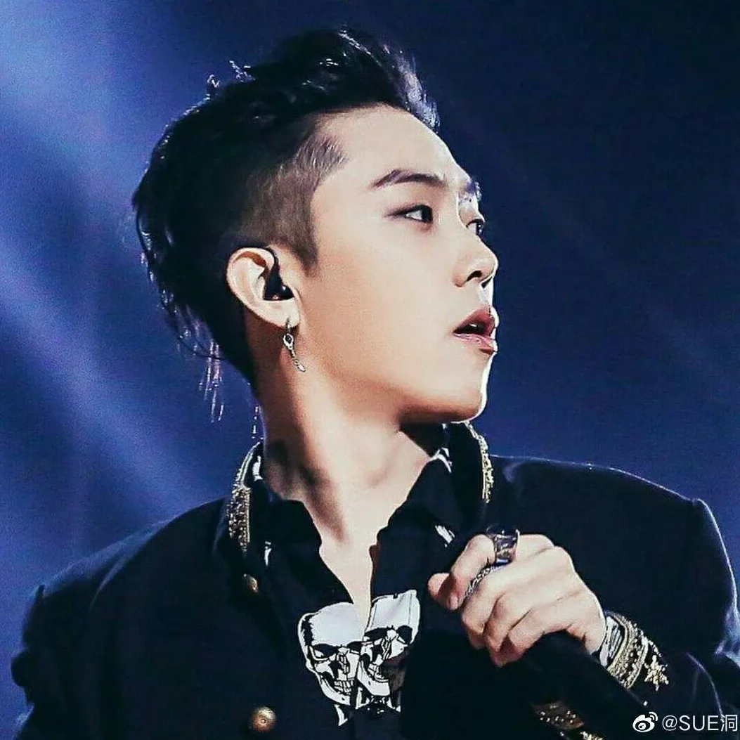 Recent activity shot of Eun Jiwon (SECHSKIES)