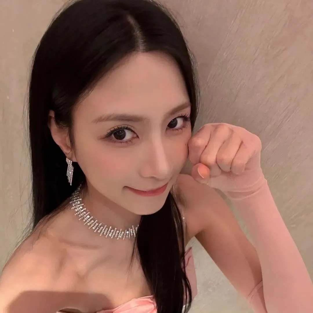 吴夏荣 (Apink)的最新照片