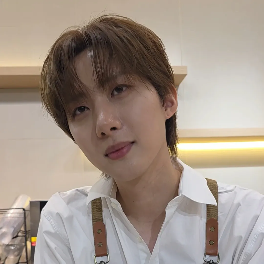 Behind-the-scenes cut of Hui (PENTAGON)
