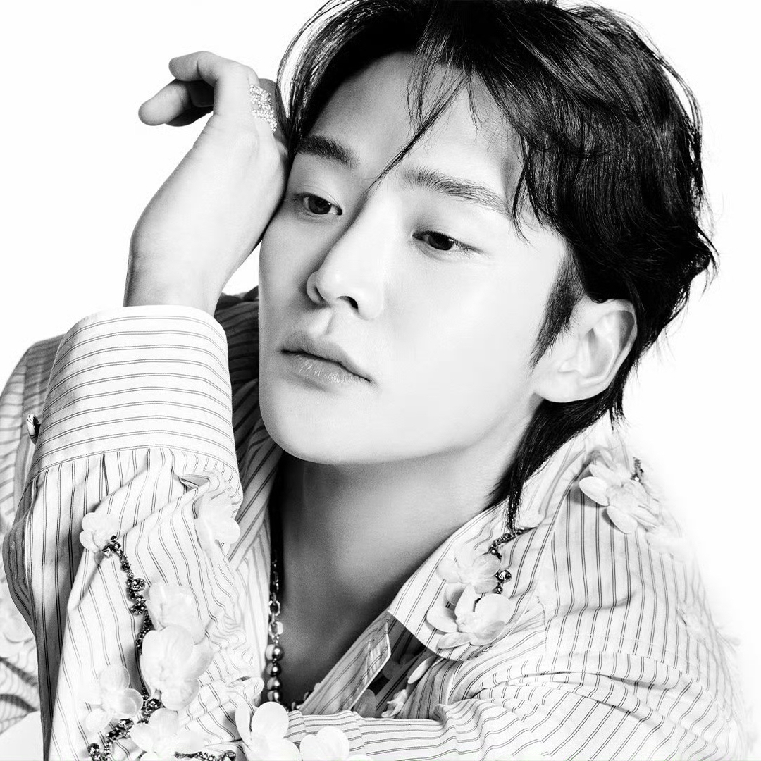 로운의 최신 사진