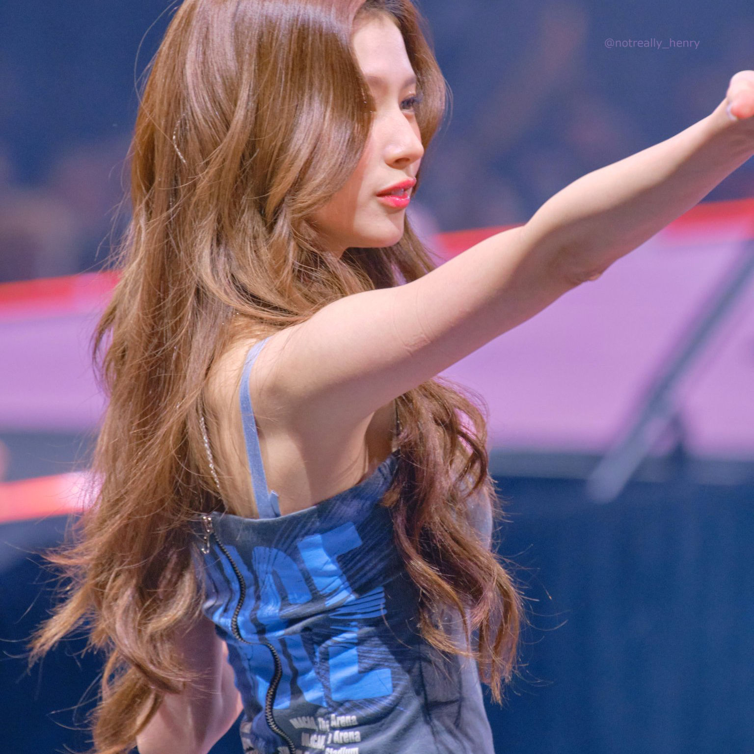 Sana (TWICE)粉絲拍下的瞬間