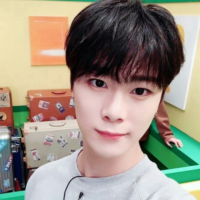 Behind-the-scenes cut of Moonbin (ASTRO)