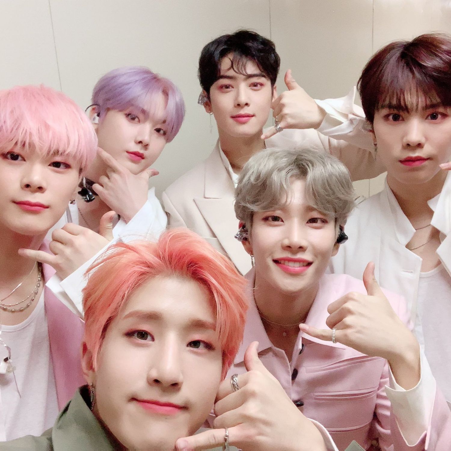 아스트로의 최신 사진