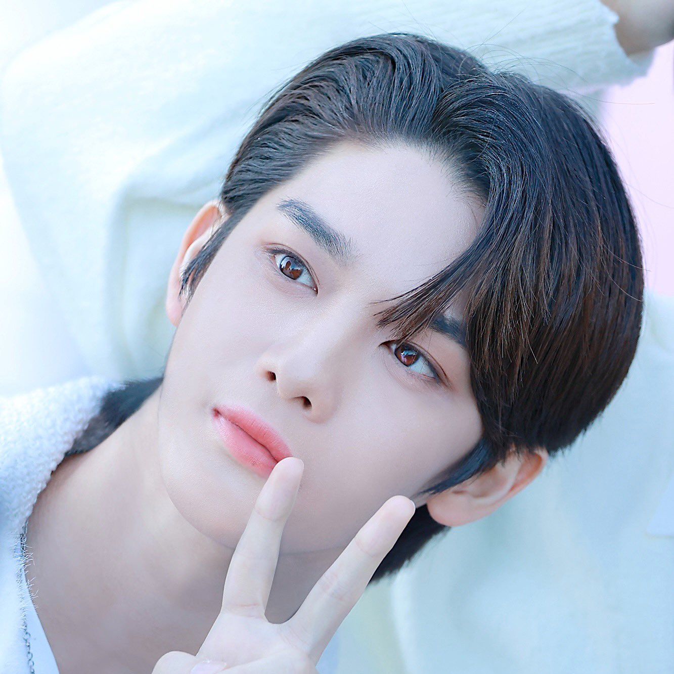 Behind-the-scenes cut of Bae Jinyoung