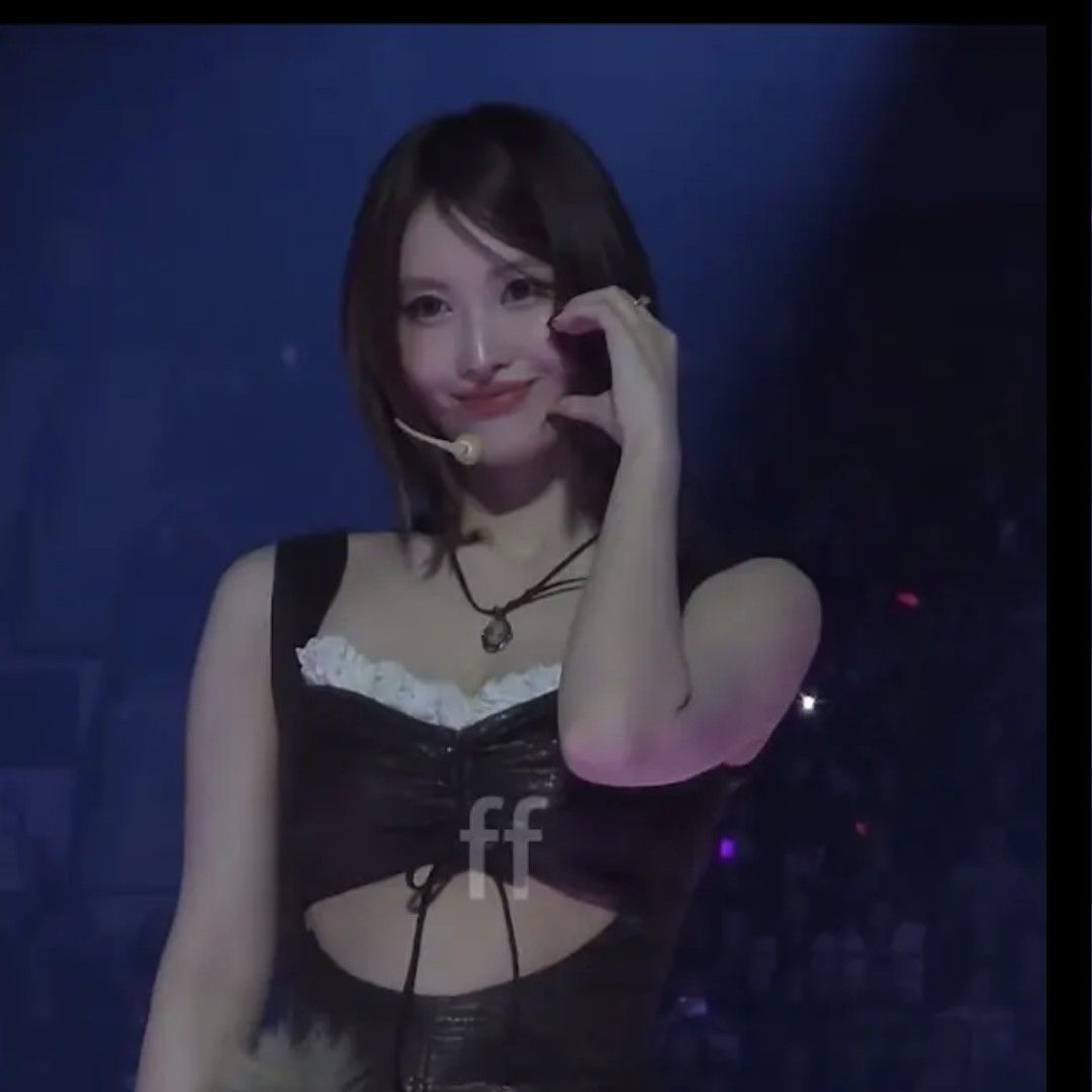 Momen yang diabadikan oleh penggemar Momo (TWICE)