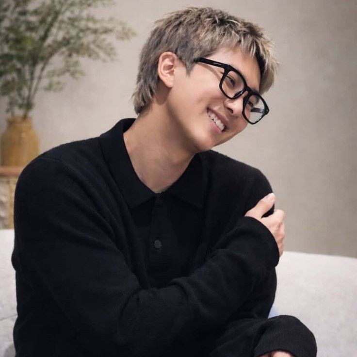 Trending idol content in the community