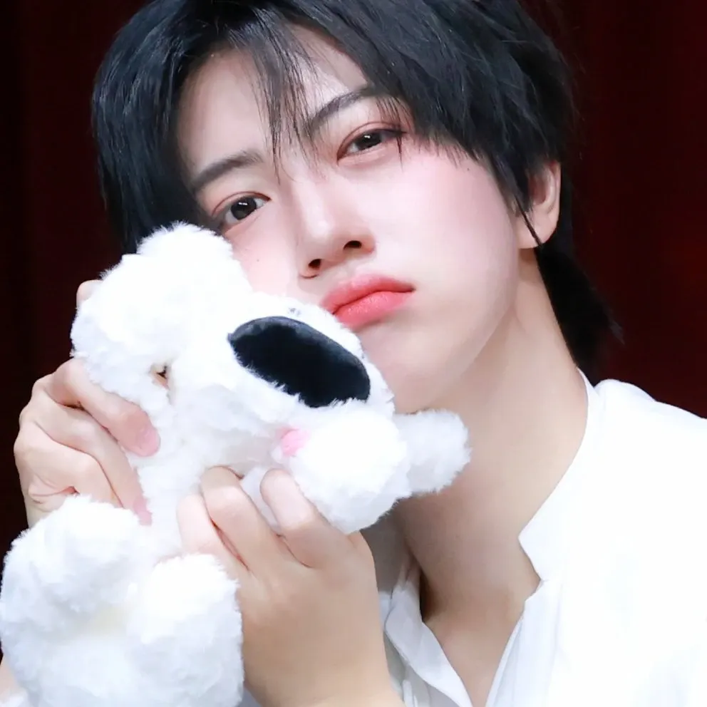 Latest photo of Wonjin (CRAVITY)