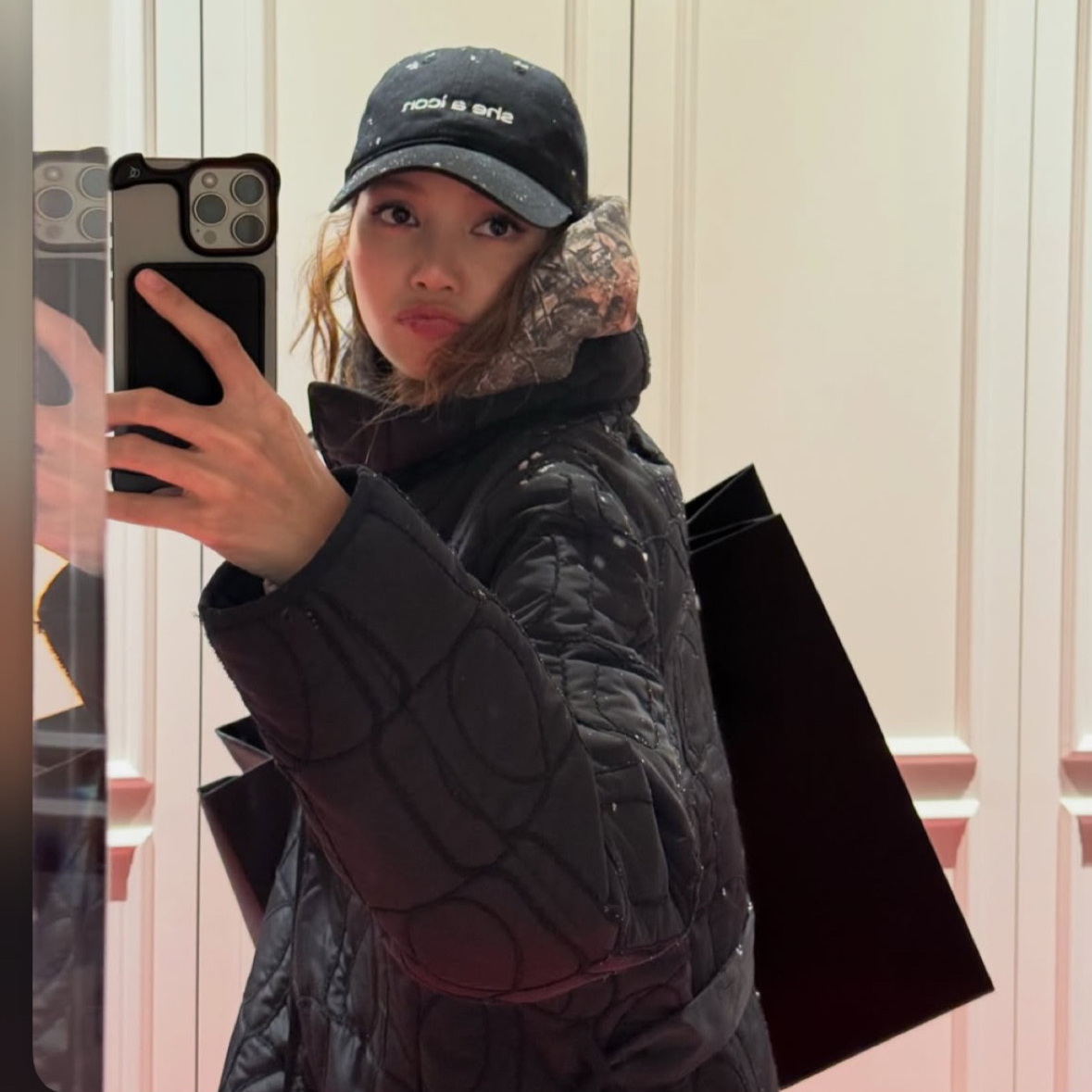 Behind-the-scenes cut of Lisa (BLACKPINK)