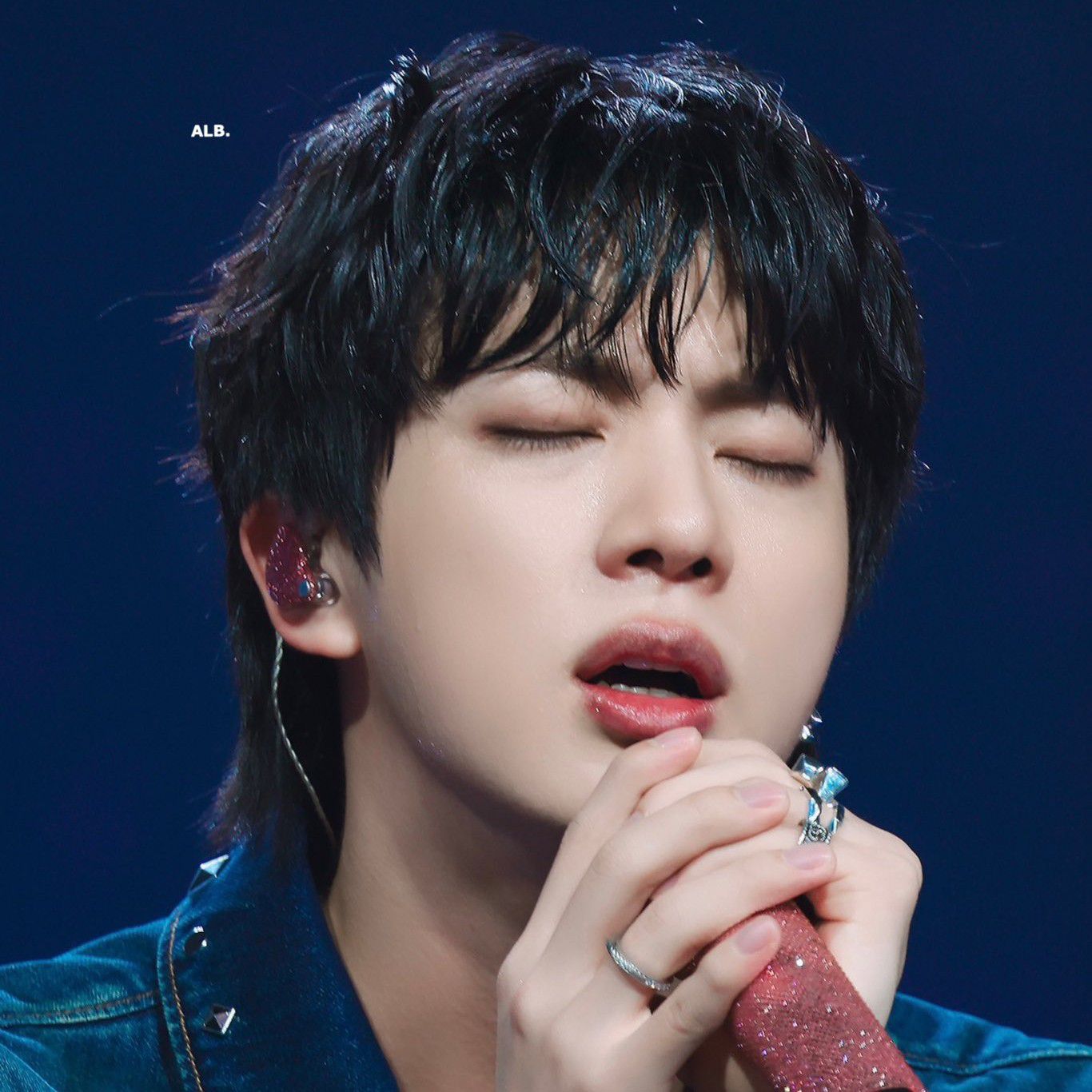 진 (방탄소년단)의 비하인드 컷