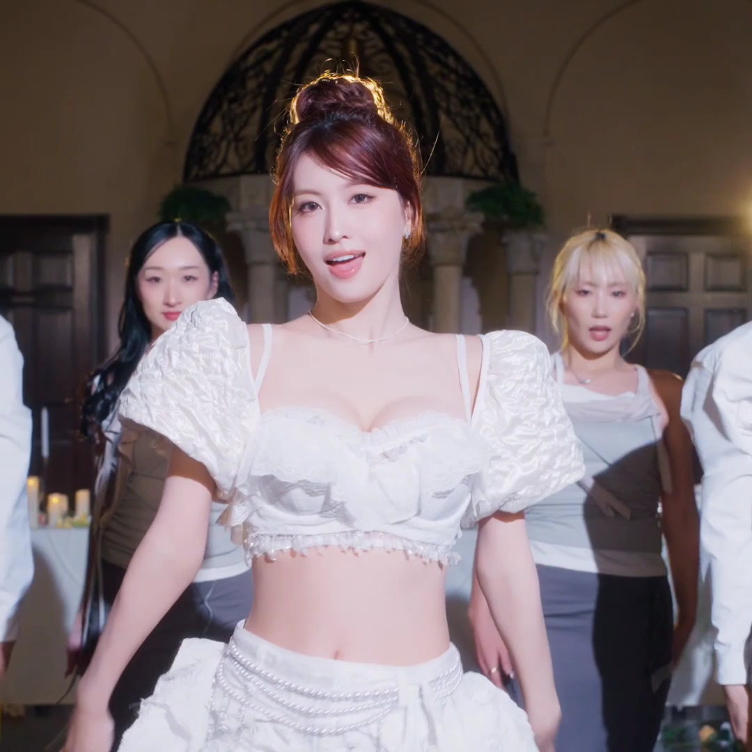 Latest photo of Momo (TWICE)