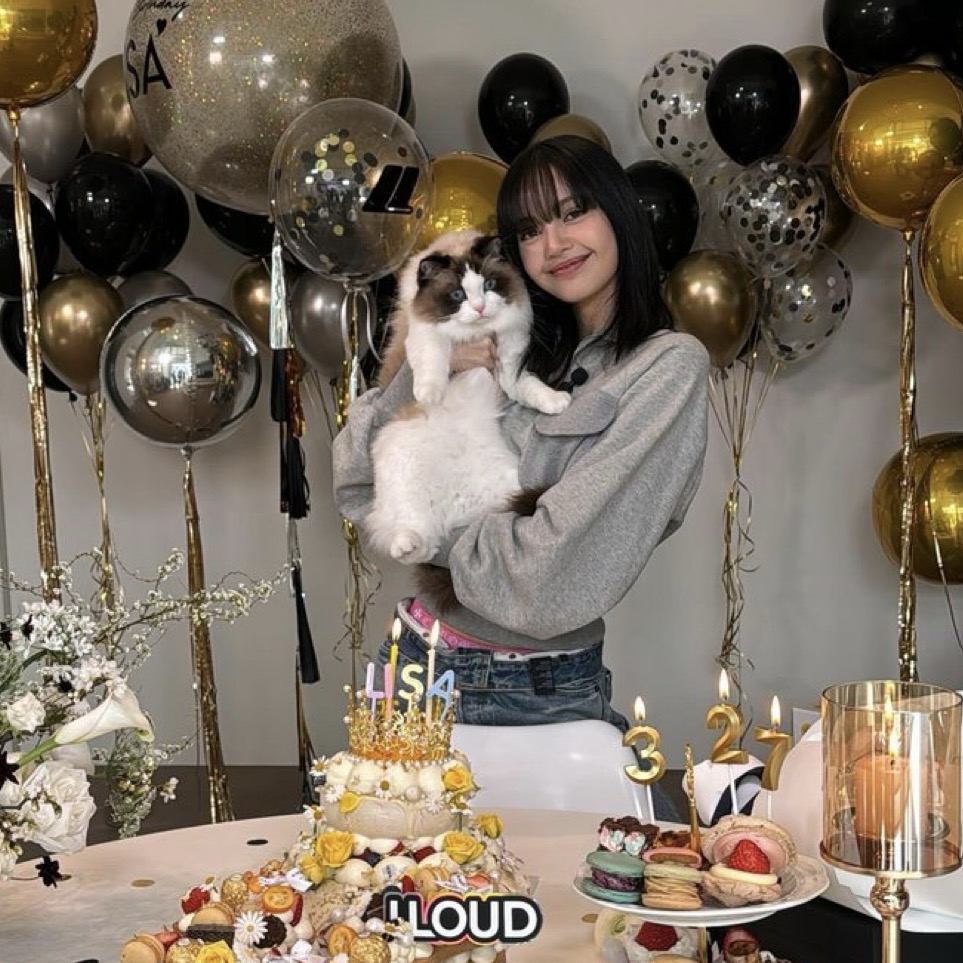 Momen yang diabadikan oleh penggemar Lisa (BLACKPINK)