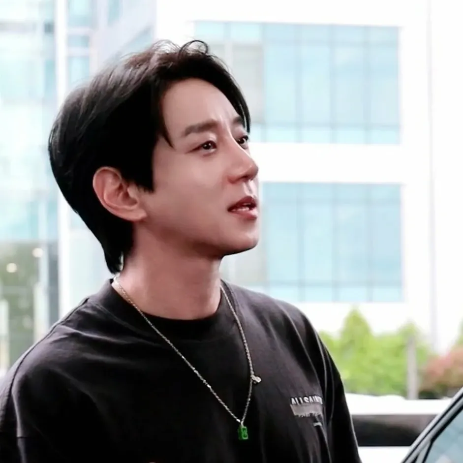 Behind-the-scenes cut of Hwang Chiyeol