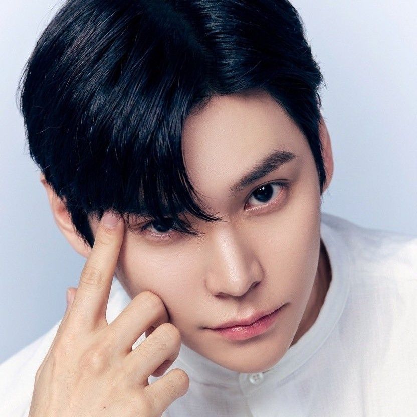 Recent activity shot of Eunseok (RIIZE)