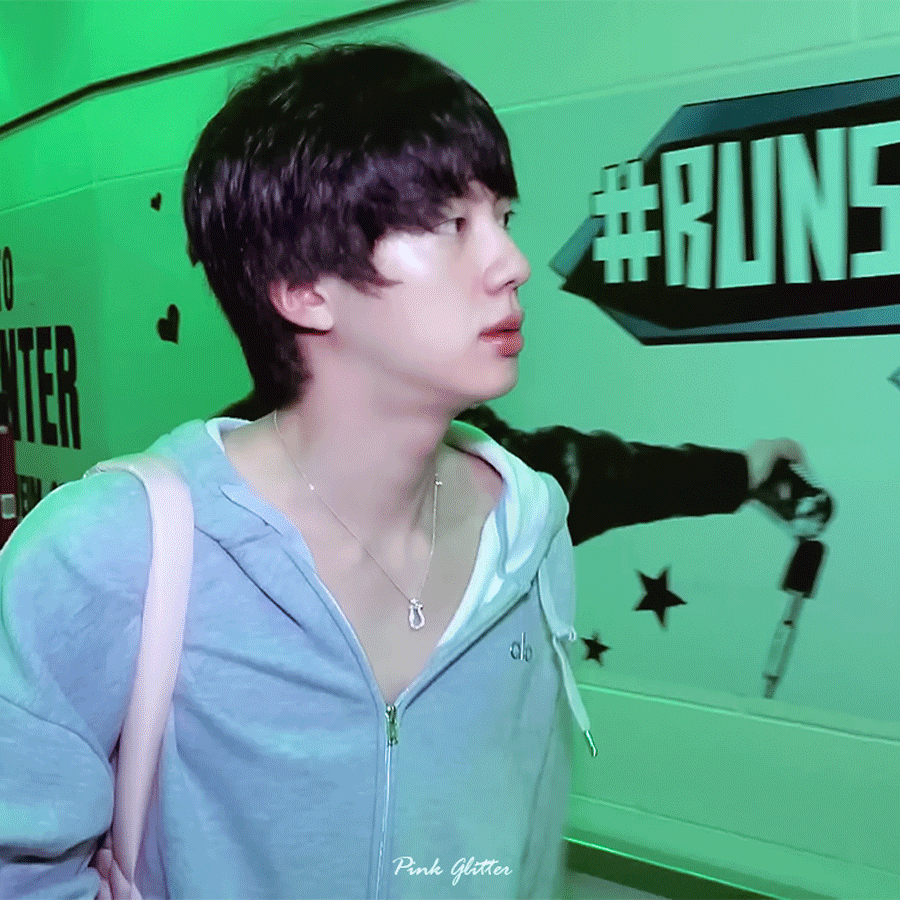 Momen yang diabadikan oleh penggemar Jin (BTS)