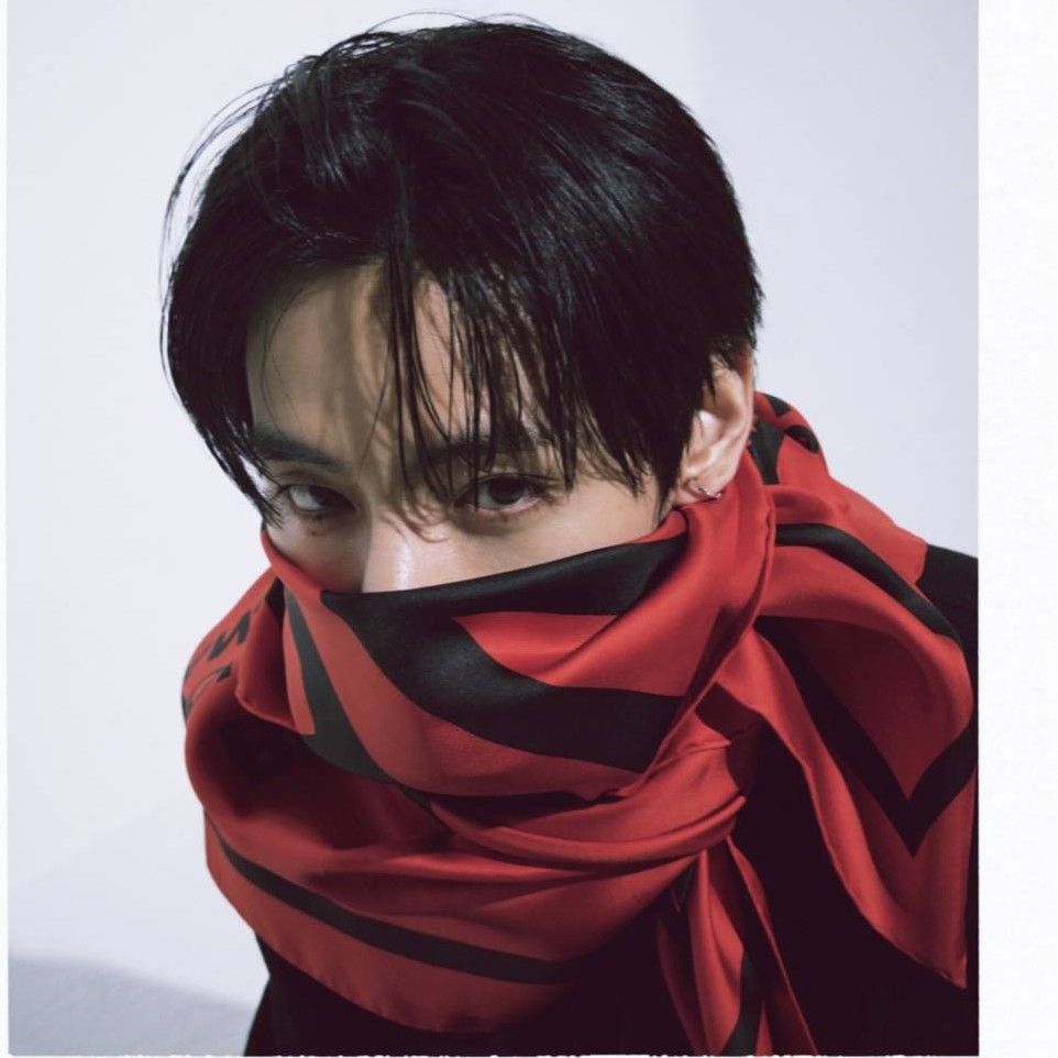 Behind-the-scenes cut of V (BTS)