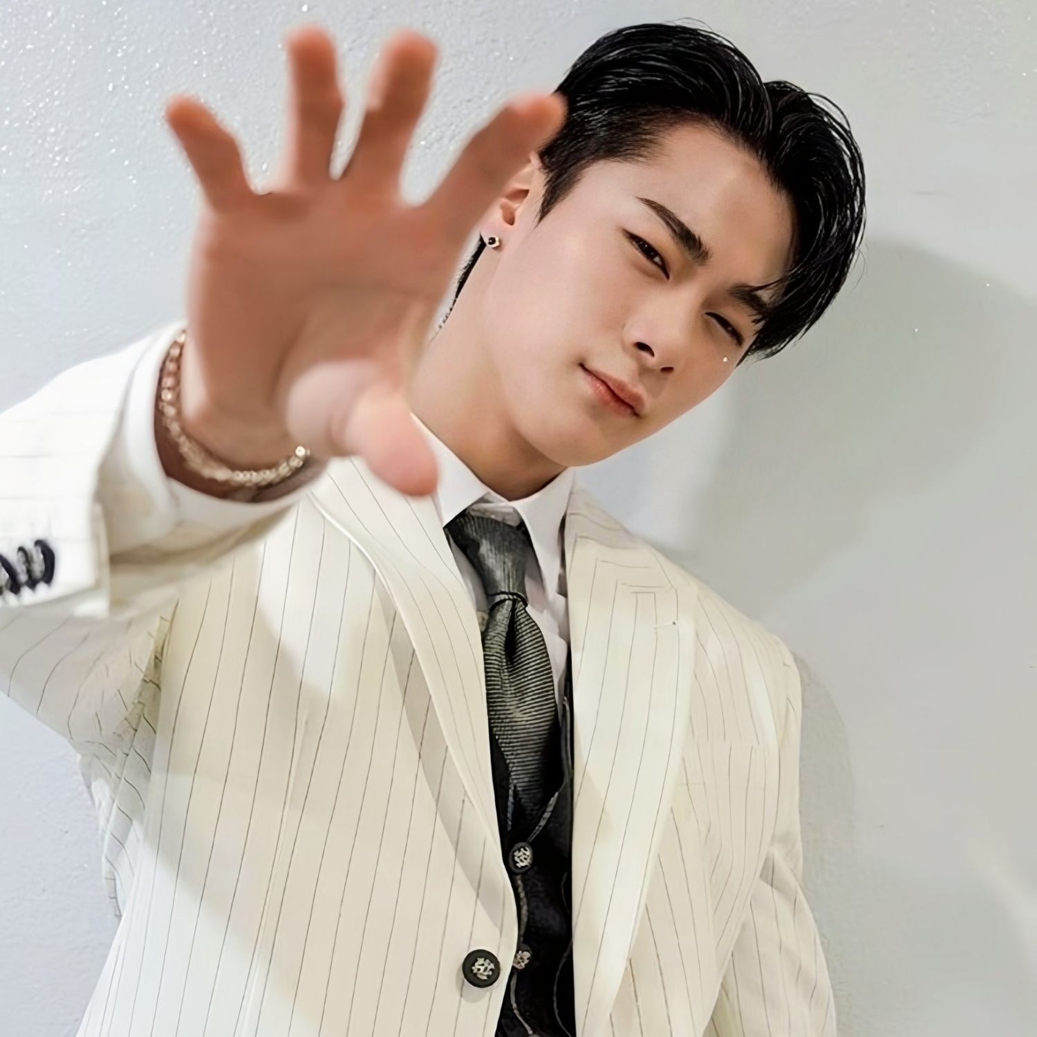 Behind-the-scenes cut of Moonbin (ASTRO)