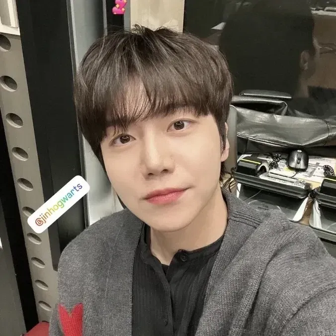 A moment captured by Jinho (PENTAGON)'s fan