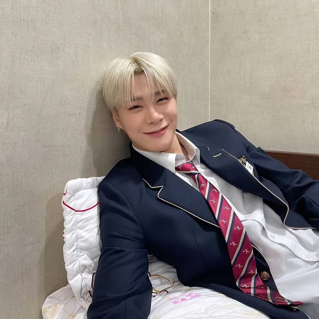 A moment captured by Moonbin (ASTRO)'s fan